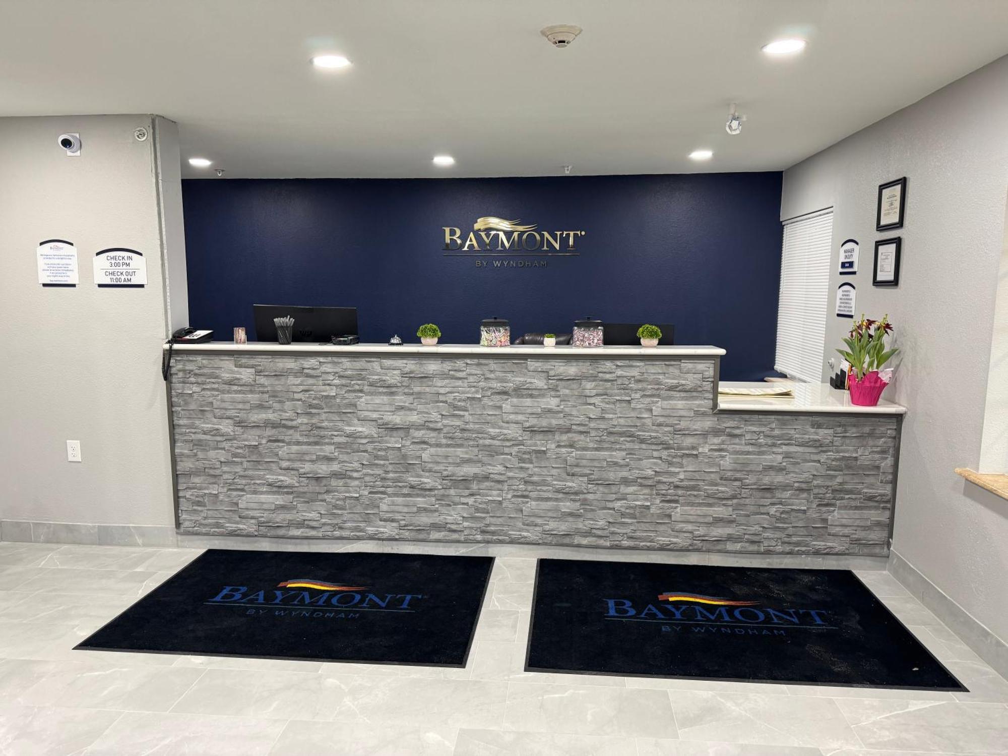 מלון Baymont By Wyndham דיקינסון מראה חיצוני תמונה